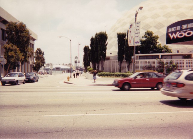 Another shot of Morningside Court, this time looking in the opposite direction towards De Longpre.