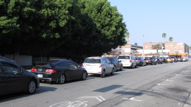 Cars lining up in the left turn lane on Yucca
