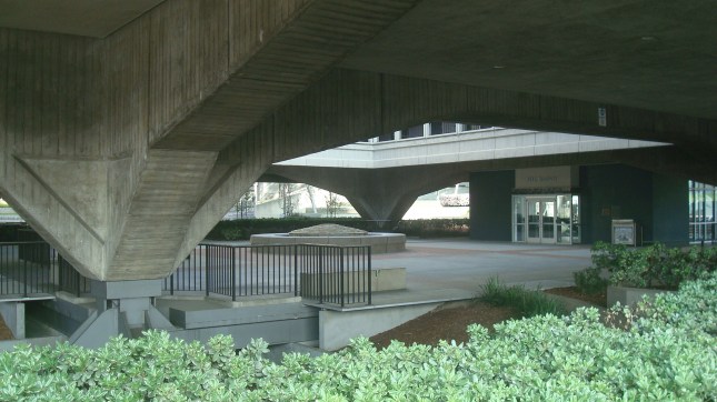 A close-up of one of the pylons.