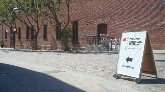 CAM 01 Ext Sign Stand