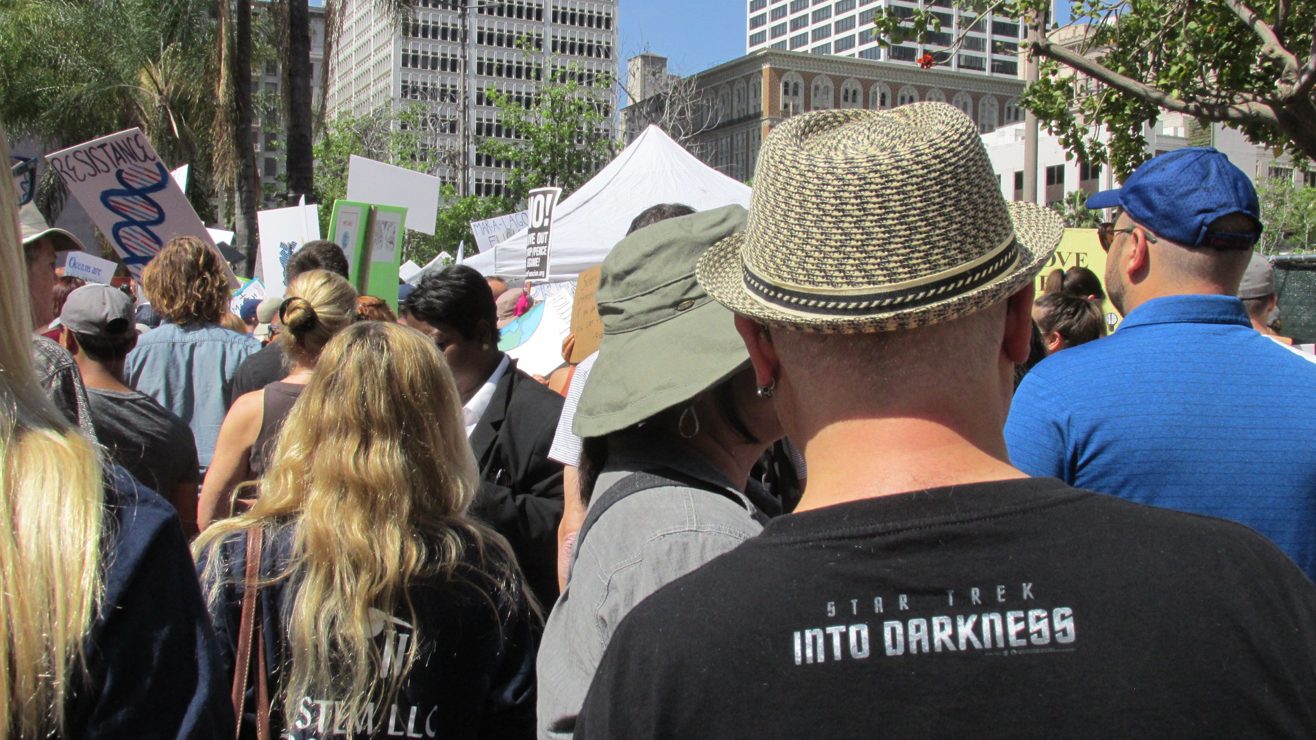 MS 21 Crowd Darkness