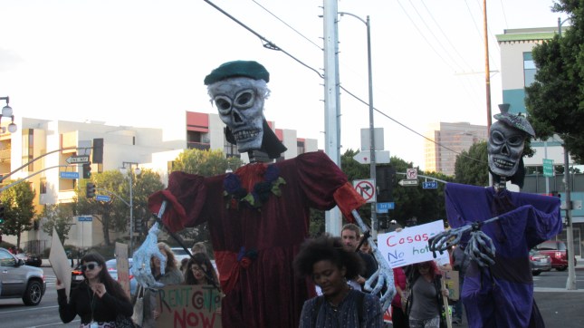 AE 14 Crowd Alameda 3