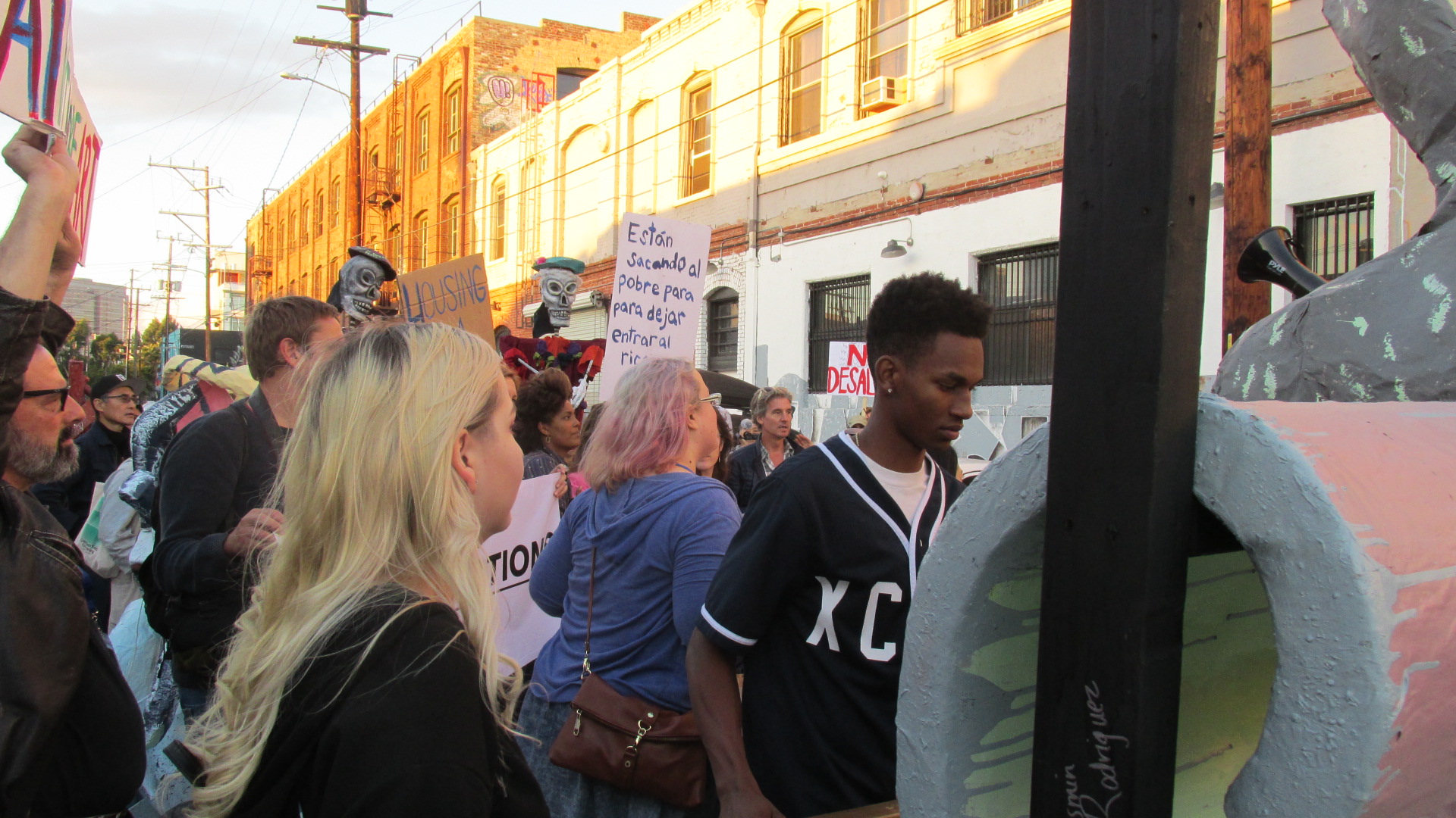 AE 18 Crowd Seaton 2