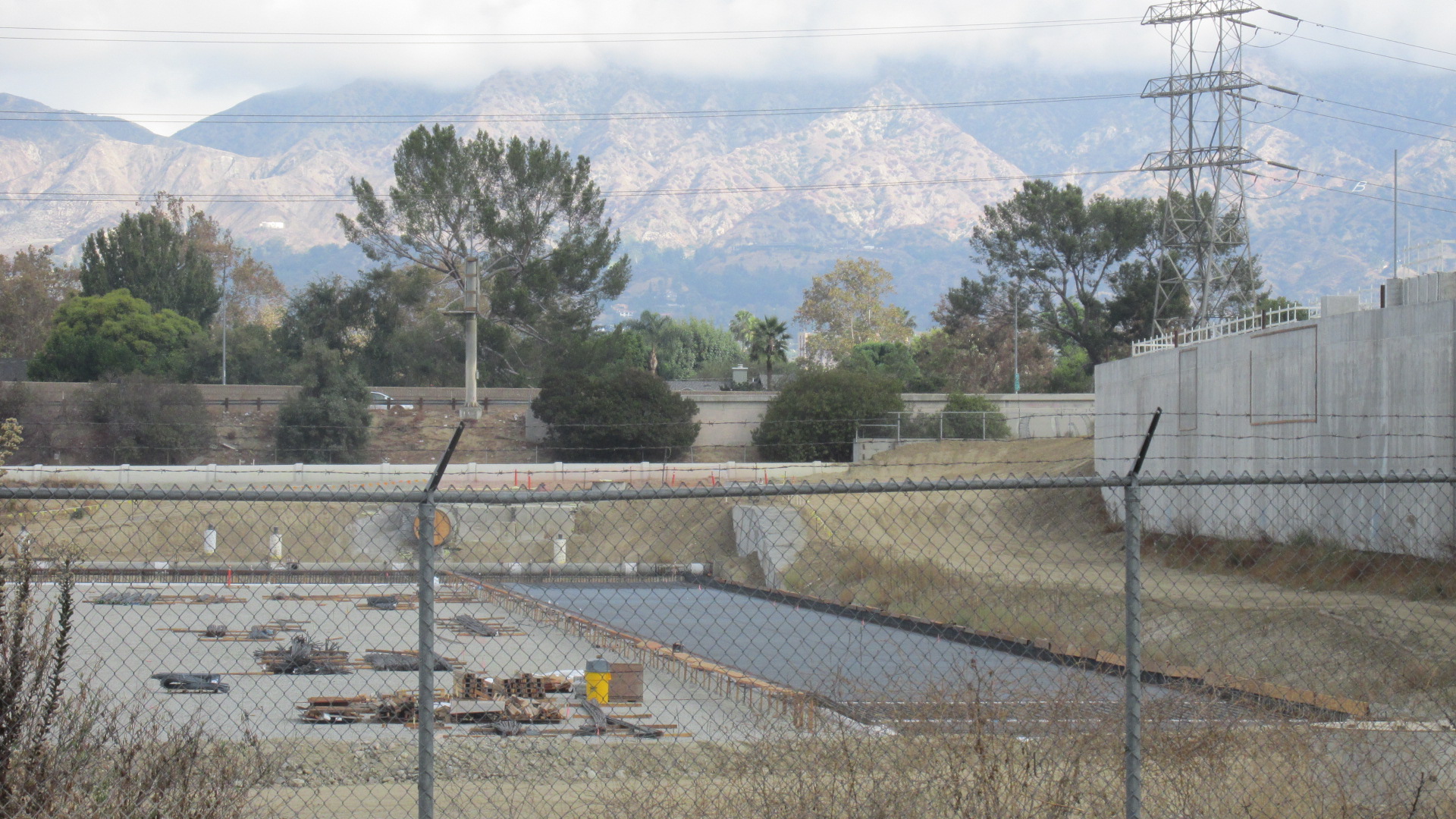 HW 40 1711 Dark Bed Tank 1