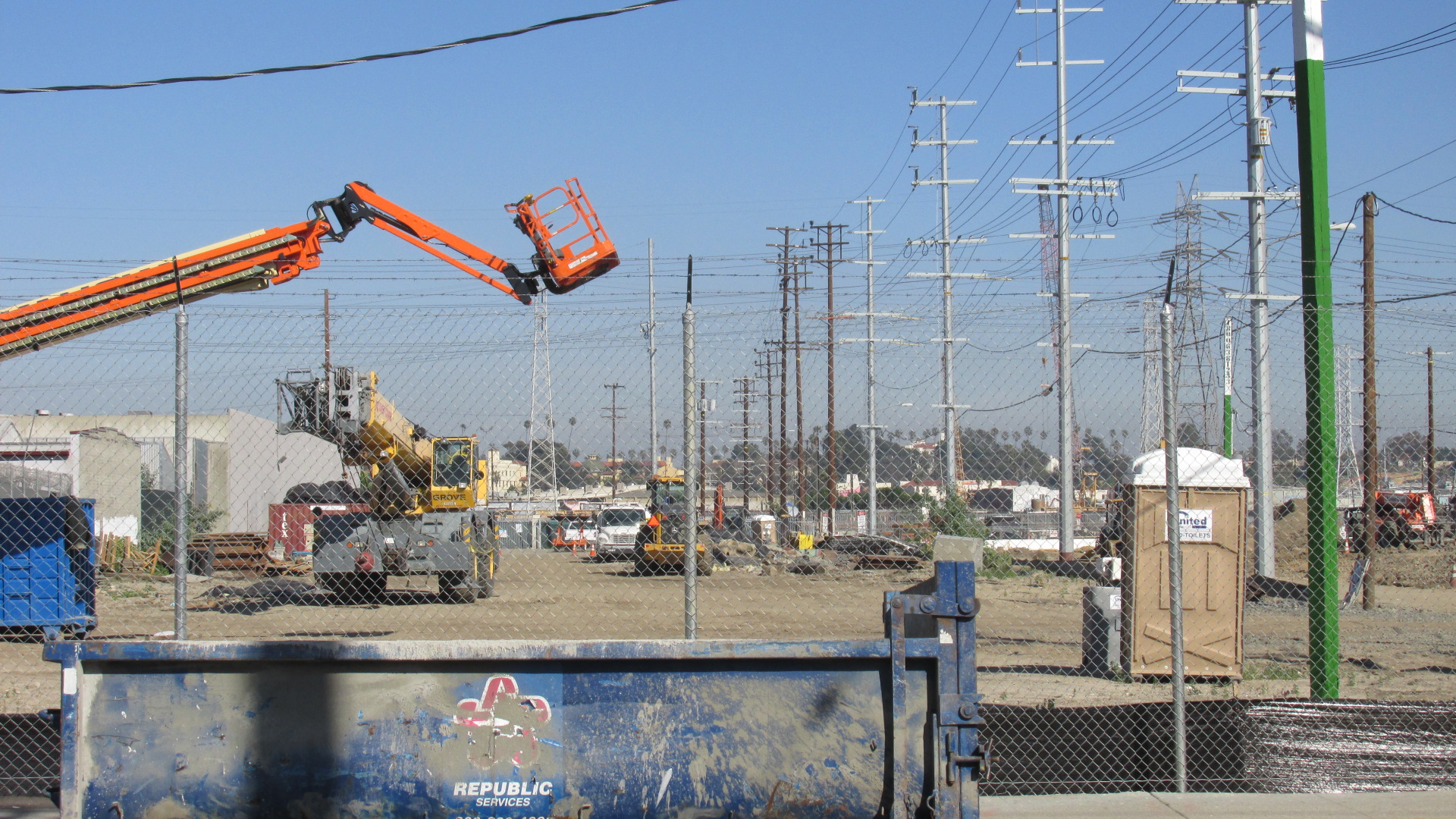 B6 1703 12 Orange Crane