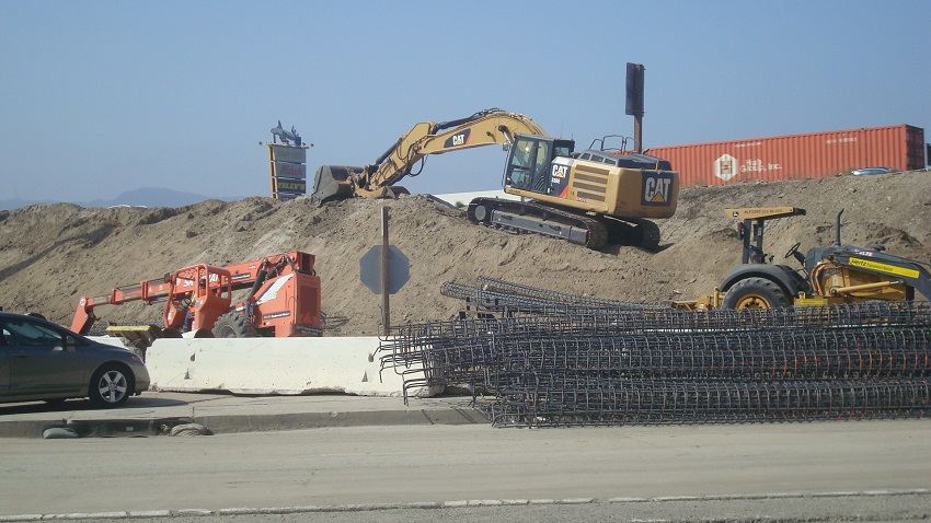 Emp 29 Shovel SF Blvd Red Truck